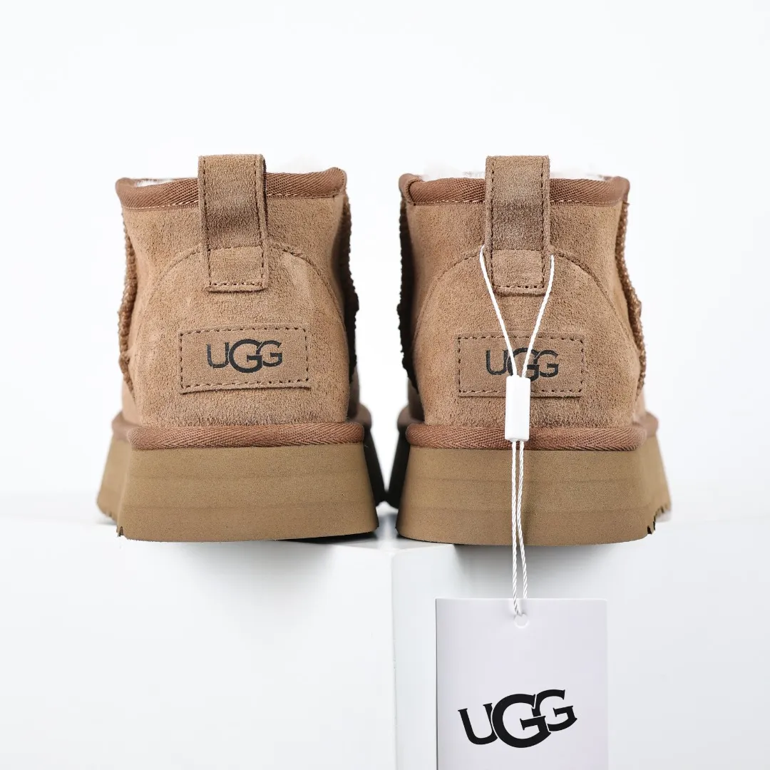 Pick up locally 💰560 Core recommended good price It is a very suitable choice for home furnishings. In the new year, uug launched a series of styles, which are partial to the preferences of young consumers and have also moved to the forefront of fashion trends. Shoe body material: water-repellent coated suede upper, 17 mm UGGPURE™ implantable wool insole, lightweight non-slip and comfortable rubber outsole, with brand LOGO and trademark, with full packaging Size: 35 36 37 38 39 40